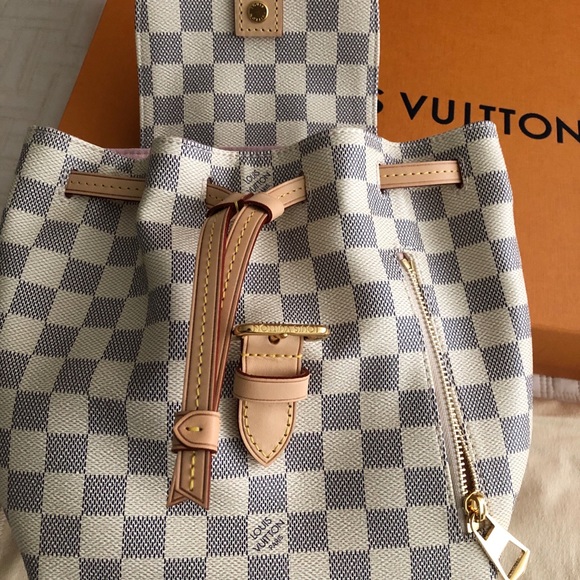 Backpack - Picture 4 of 12